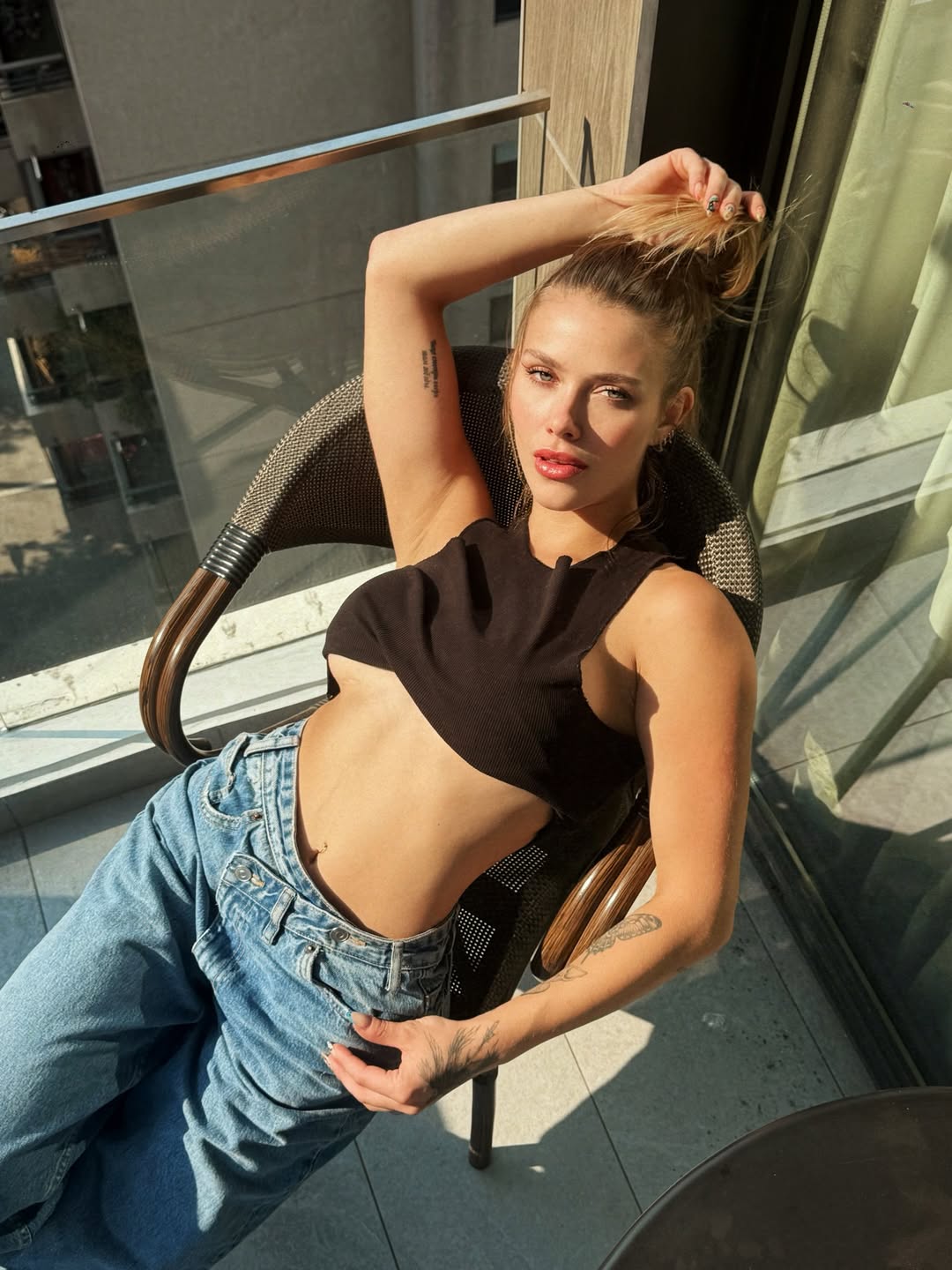 Creadora de contenido generando ingresos con Elite Agencia